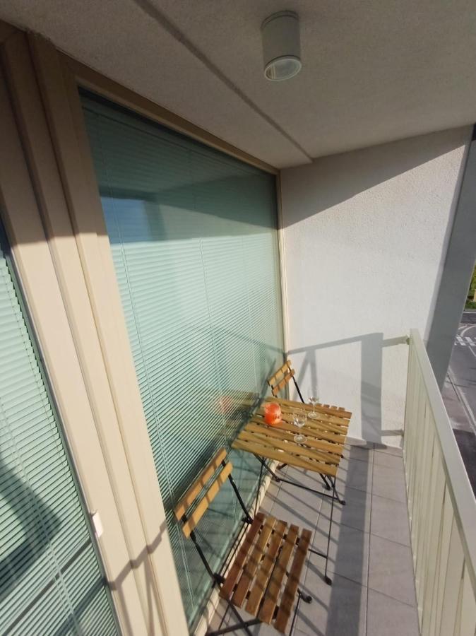 New Air-Conditioned Apartment 5 Minutes By Walk From The Airport With Free Garage Parking Bratislava Exterior foto